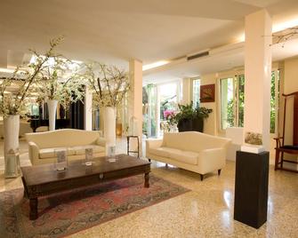 آي آيتش هوتلز فورتي دي مارمي لوجوز - فورتي ديي مارمي - ردهة