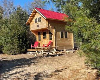 Bunkie in Forest - Winter Stays Available - Simcoe - Building