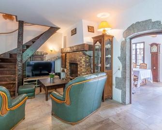 Old house full of character, very well restored, in Ruoms, pedestrianized - Ruoms - Living room