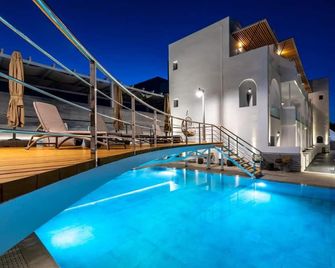 Deluxe Suites Santorini - Thera - Pool
