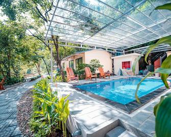 Trang An Freedom Hood - Ninh Binh - Piscina
