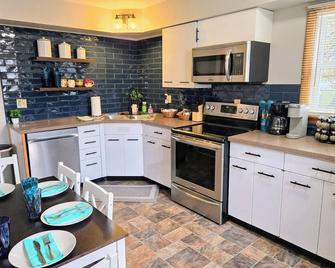 The Galesburg Escape! King bed, Pet friendly, Game room - Galesburg - Keuken