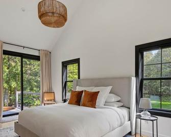Brand new Beautiful Modern Clean Home On River - Stowe - Bedroom