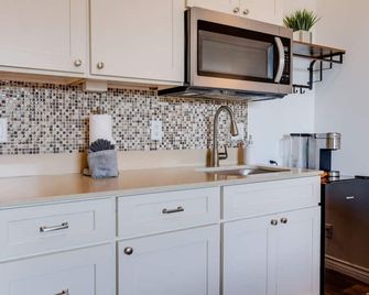 Unit 25 Waena Inn - Maui Private Suite - Wailuku - Kitchen