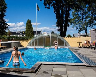Hotel Skansen - Farjestaden - Piscina