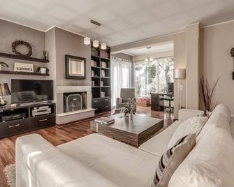 Ktima Loumoumba, Private Villa - Gouvia - غرفة معيشة