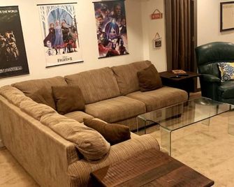 Loudon Crest Farm House - Granville - Living room