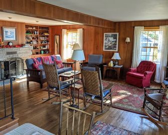 Lakefront House on Seneca Lake - Geneva - Вітальня