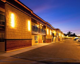 Colonial Palace Inn - Downey - Gebouw