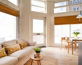 Contemporary apartment near the beach - The Hague