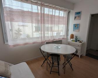 Cozy 24 m studio near the sea - La Tranche-sur-Mer - Salle à manger