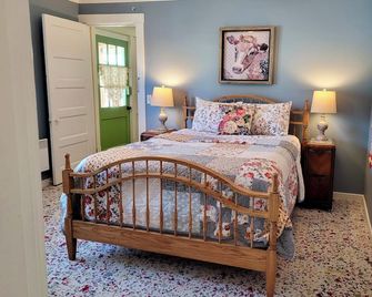 Casa Bogart-Dog Friendly, 3 Bedroom, Sits 1 Block Above heart of Winthrop! - Winthrop - Habitación