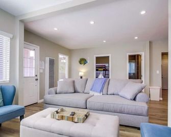 Cozy Kingston 1 - San Diego - Living room