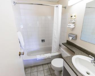 Superlodge Canada - Lethbridge - Bathroom