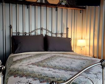 Sonoran Desert Getaway ~ The Doehawk Creek Cabin - Ахо - Спальня