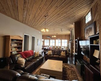 #1 The Lodge @ The Cottages on Petite Lake - Antioch - Lounge