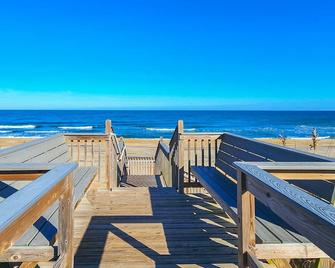 5 Br Oceanside Vacation Home - Private Pool, Hot Tub, Short Walk To Beach - Southern Shores - Beach
