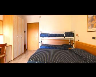 Hotel Holiday - Martinsicuro - Спальня