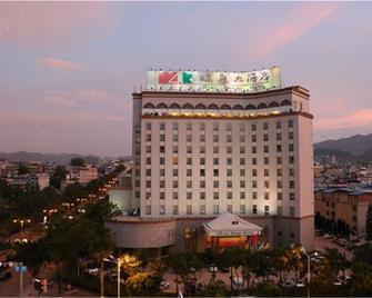 L. Road Grand Hotel - Lincang - Edificio