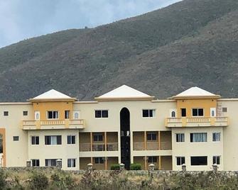 Singh Luxury Apartments With sea View, Apt.1 - Oyster Pond - Building