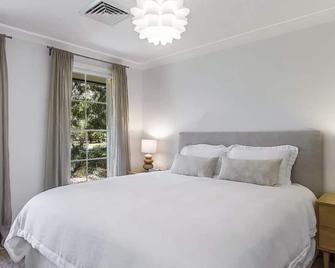 Superb Family Beach House - Pearl Beach - Bedroom