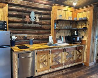 New Iron Mt. Forge Cabin! Spectacular Views! Fire Pit! - Clarksville - Küche