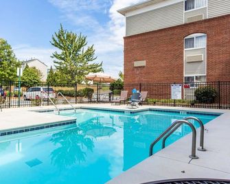 Suburban Studios Kennesaw-Marietta North - Kennesaw - Pool
