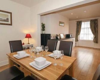 York Place Apartments - Scarborough - Dining room