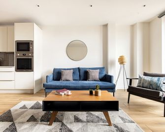 Croydon by Charles Hope - Croydon - Living room