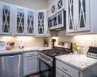 Brand New Large Impressive House Near Downtown! - San Antonio - Cozinha