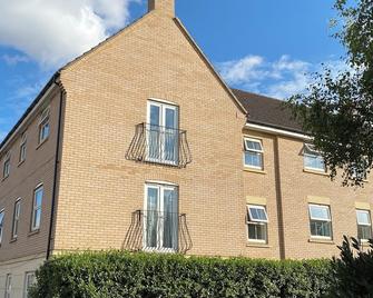 Modern Penthouse - Wellingborough - Building