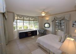Beachfront Apartment In St. Lawrence Gap - Close To Your Every Need - Oistins - Bedroom