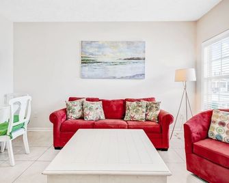 Wonderful Cottage by the Soft Sand Beach - Myrtle Beach - Living room