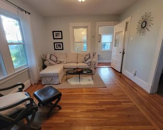 Hidden Gem in Boston: Long Term 1 Month + Only - Boston - Living room