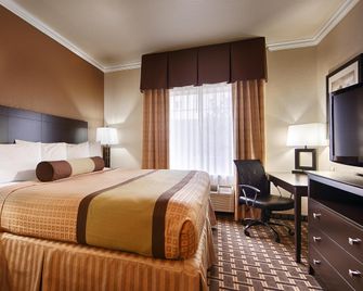Best Western Plus Cutting Horse Inn & Suites - Weatherford - Slaapkamer