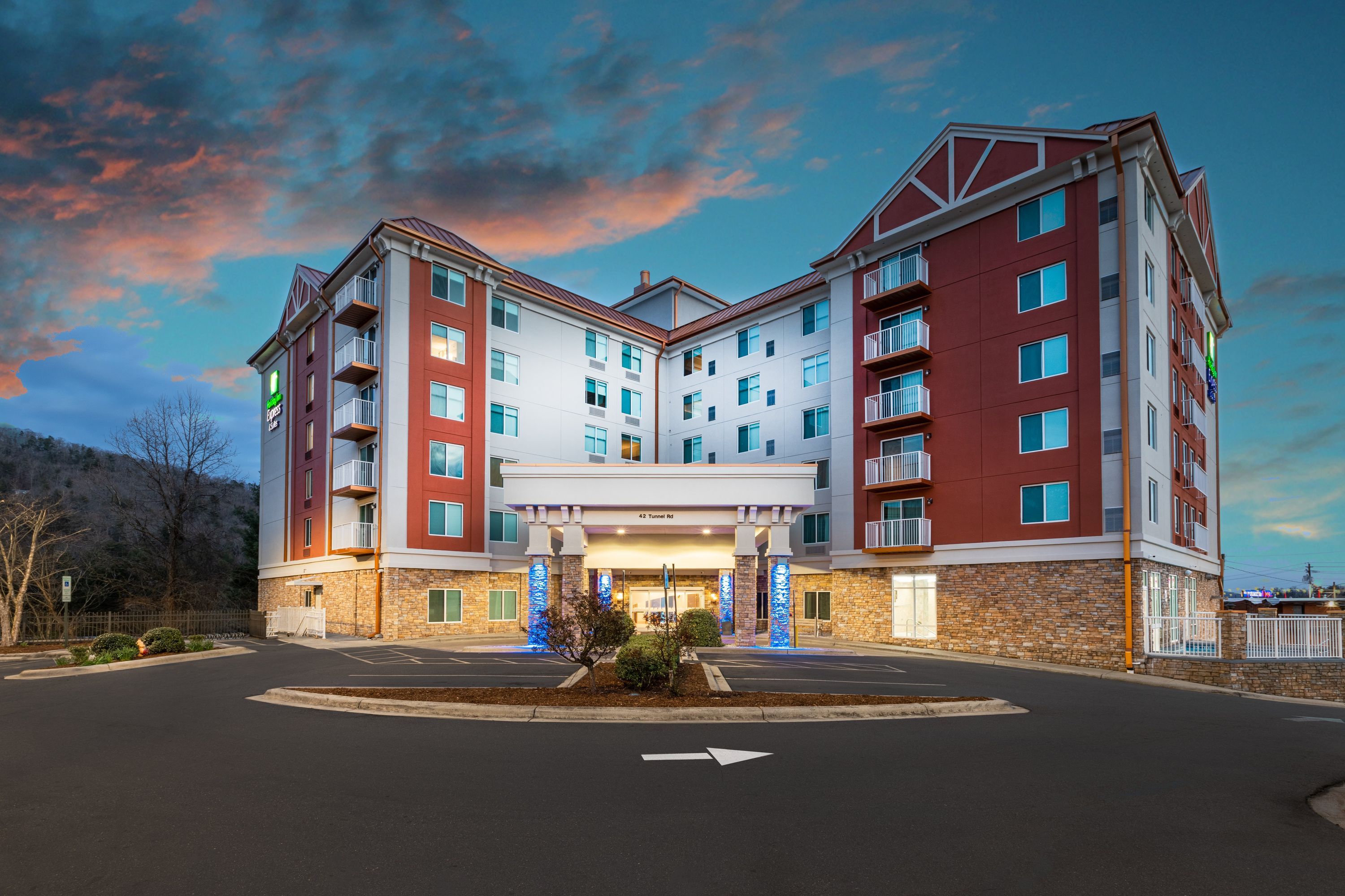 Holiday Inn Express & Suites Asheville Downtown By IHG - אשוויל - בניין