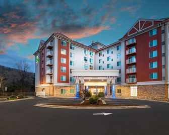Holiday Inn Express & Suites Asheville Downtown By IHG - Asheville - Building