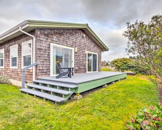 Steps to Beach! Airy Coastal Escape With - Pacific Beach