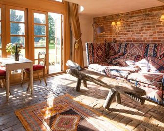 Dons Barn - A romantic holiday cottage with beautiful, beamed interiors. Wow. - Sudbury - Living room