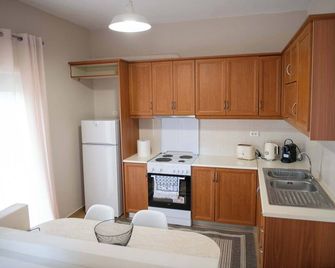 Loucas Home Kalloni Lesvos Central Stay w Balcony - Kalloni - Kitchen