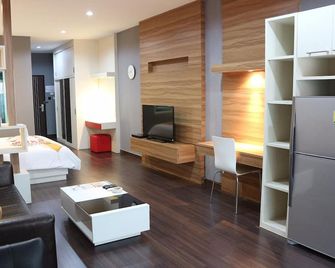 Eastpana 304 R2 Hotel - Si Maha Phot