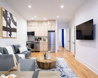 7-2 2BR 1Bath in Prime Park Slope - Brooklyn - Living room