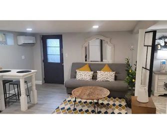 The Q Place ~Very cozy and private retreat Estudio/apartment~ - West Hempstead - Sala de estar