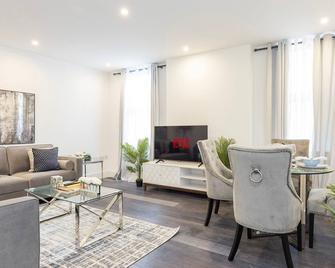 Block Of Apartments By Av Stays Short Le - Croydon - Living room