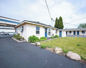 Spacious Room w/ Private Bathroom Perfect for Adventurers Near Parks - Madras - Budova