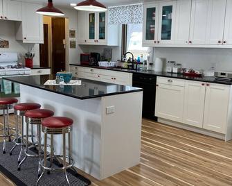 Retro House/Titletown /Lambeau area - Green Bay - Kitchen
