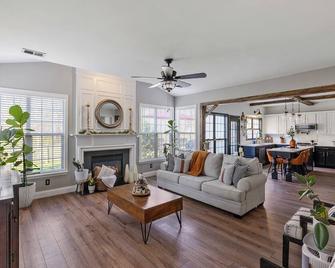 Boho Vibes - Prime Location! - Charlotte - Olohuone