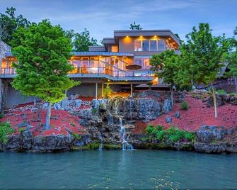 Iconic Glass Mansion - Huge Views - Best Location - Osage Beach