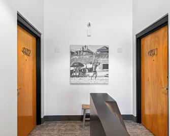 402 Rosemary Beach Inn - Includes Beach Chairs & Complimentary Breakfast + Access to 4 Pools - Rosemary Beach - Hallway