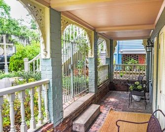 Catherine Ward House Inn - סאוואנה - מרפסת